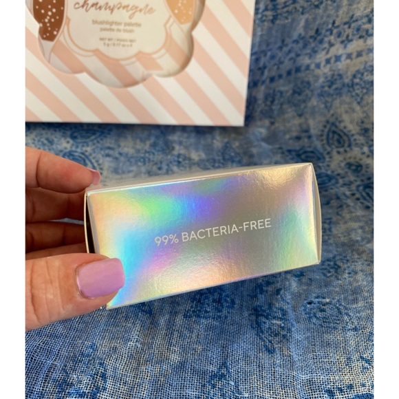 Blushlighter Highlighter Makeup Palette & Makeup Blender Bundled Set NIB NWT - Picture 4 of 15